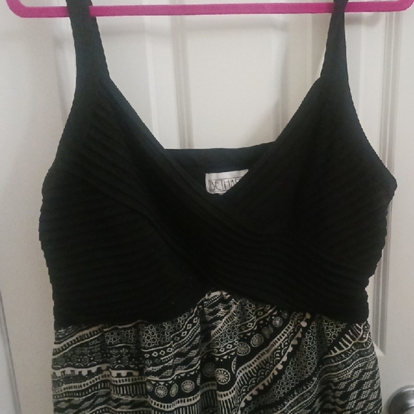 Elegant Black and Gray Patterned Maxi Dress - Picture 4 of 10